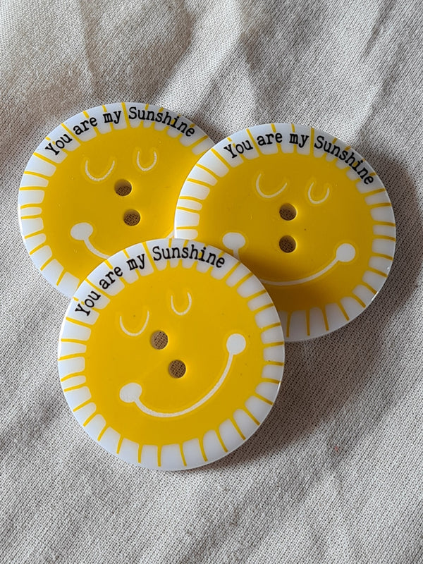 Boutons fantaisie "You are my sunshine" 38mm (prix à la pièce)