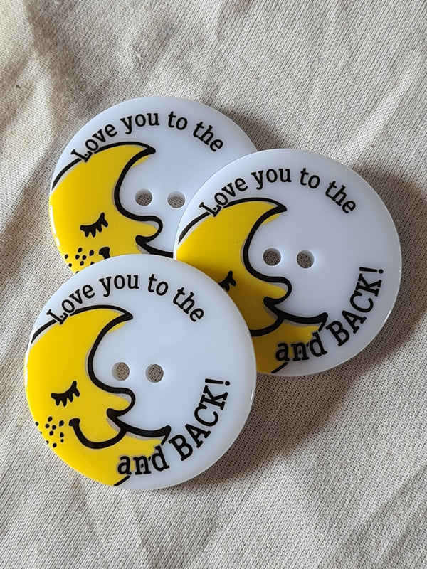 Boutons fantaisie "Love you to the moon and back" 38mm (prix à la pièce)