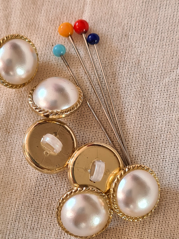 Boutons à pied doré et perles 15mm (prix à la pièce)