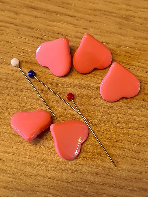 Boutons à pied coeur rose de 15mm (prix à la pièce)