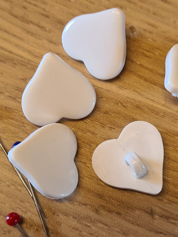 Boutons à pied coeur blanc de 15mm (prix à la pièce)