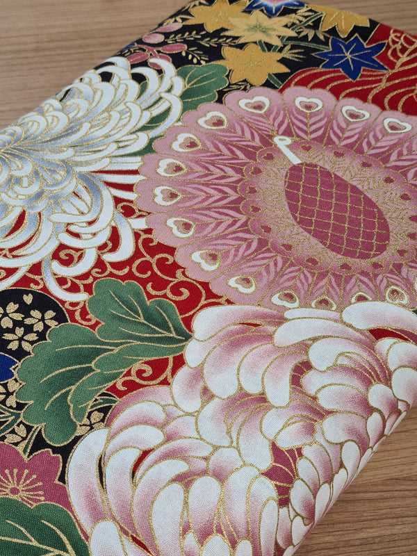 Chrysanthèmes et motifs traditionnels japonais sur fond rouge (par unité de 10cm)