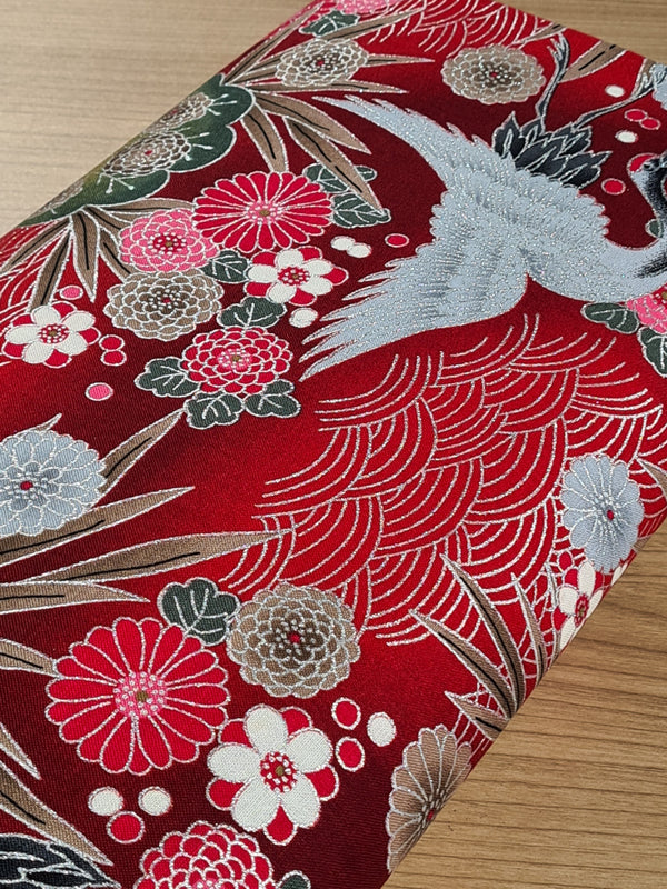 Coupon de 30cm de Tissu grues et fleurs - fond rouge - argenté