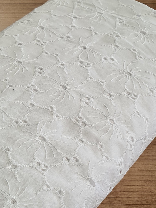 Broderie anglaise "big flowers" blanche - 100% coton (prix pour 10cm)