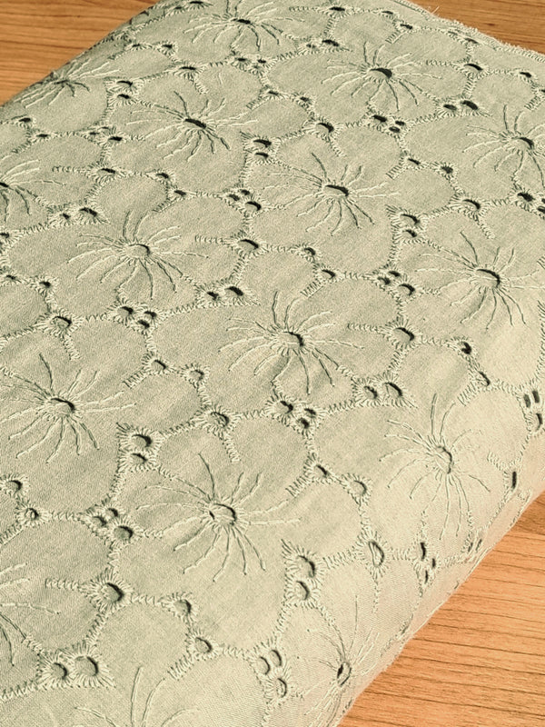Broderie anglaise "big flowers" vert - 100% coton (prix pour 10cm)