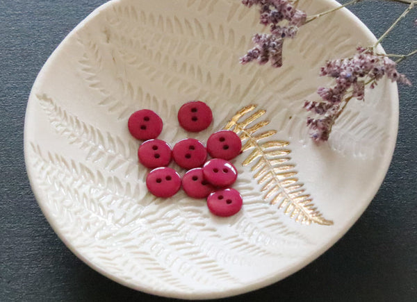 Boutons plats brillants de la marque Lise Tailor de 10mm -  couleur Fuchsia (prix à la pièce)