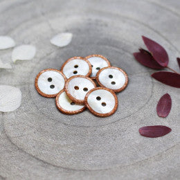 Boutons Glitz en nacre et paillettes cuivrées - Atelier Brunette - 14mm (prix à la pièce)